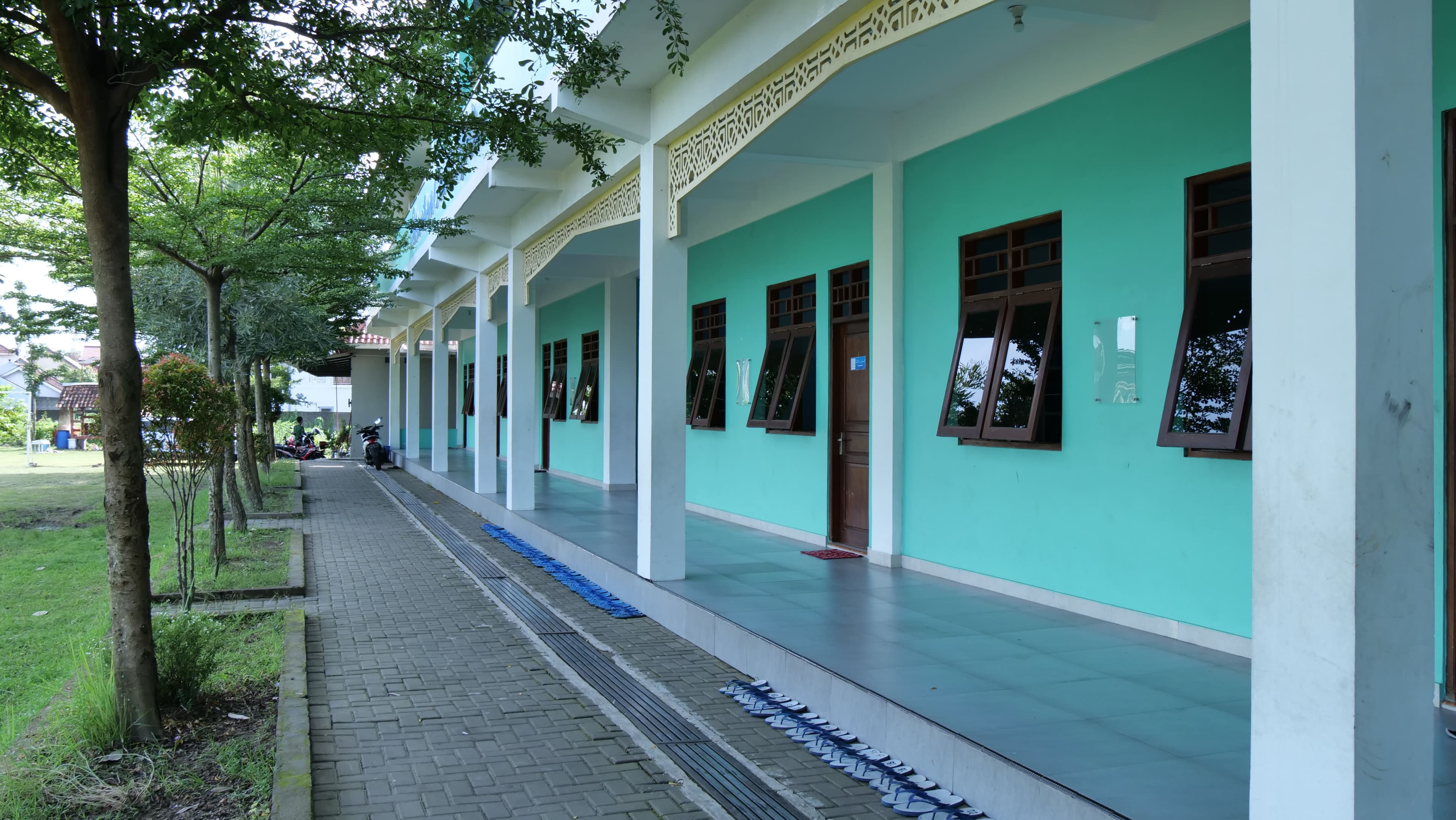 Suasana belajar santri putra Pesantren Gratis Klaten
