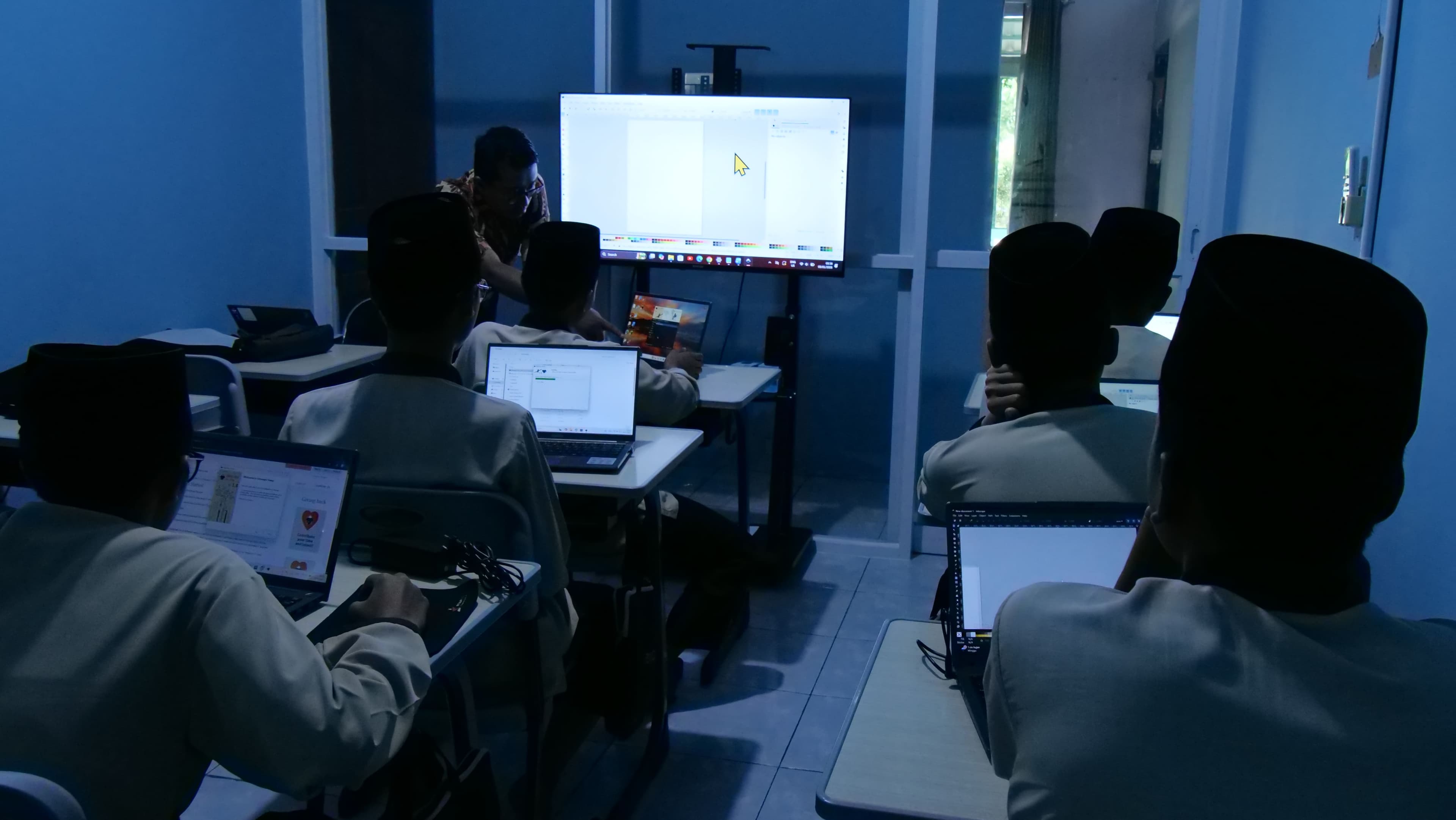 Pelatihan teknologi informasi santri Pesantren Gratis Klaten