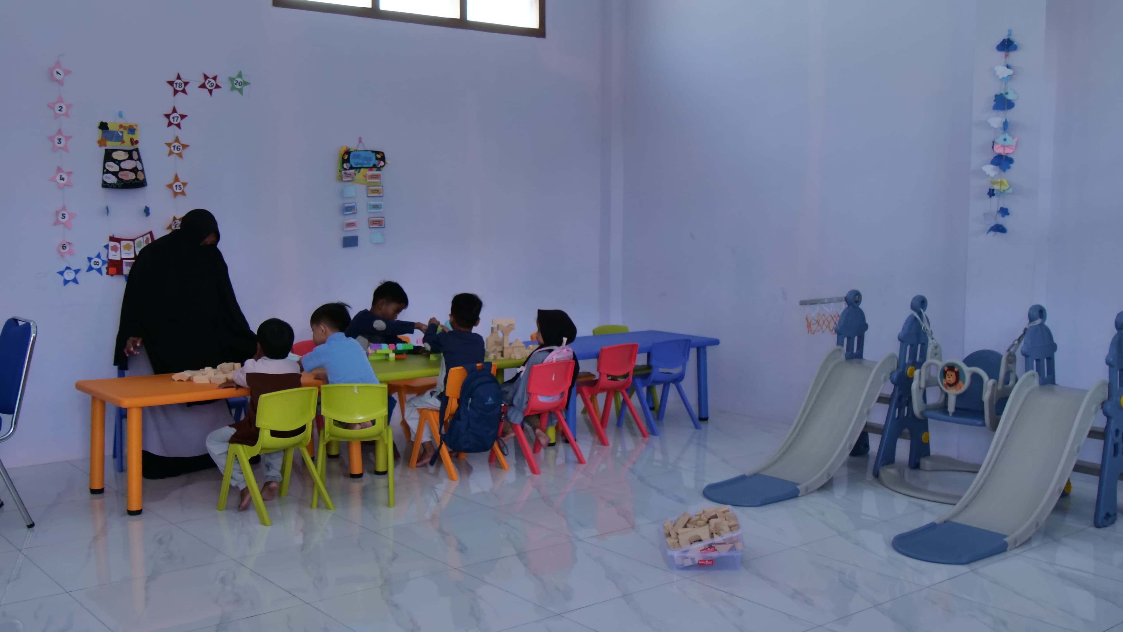 Kegiatan belajar anak-anak NABATA Pesantren Gratis Klaten