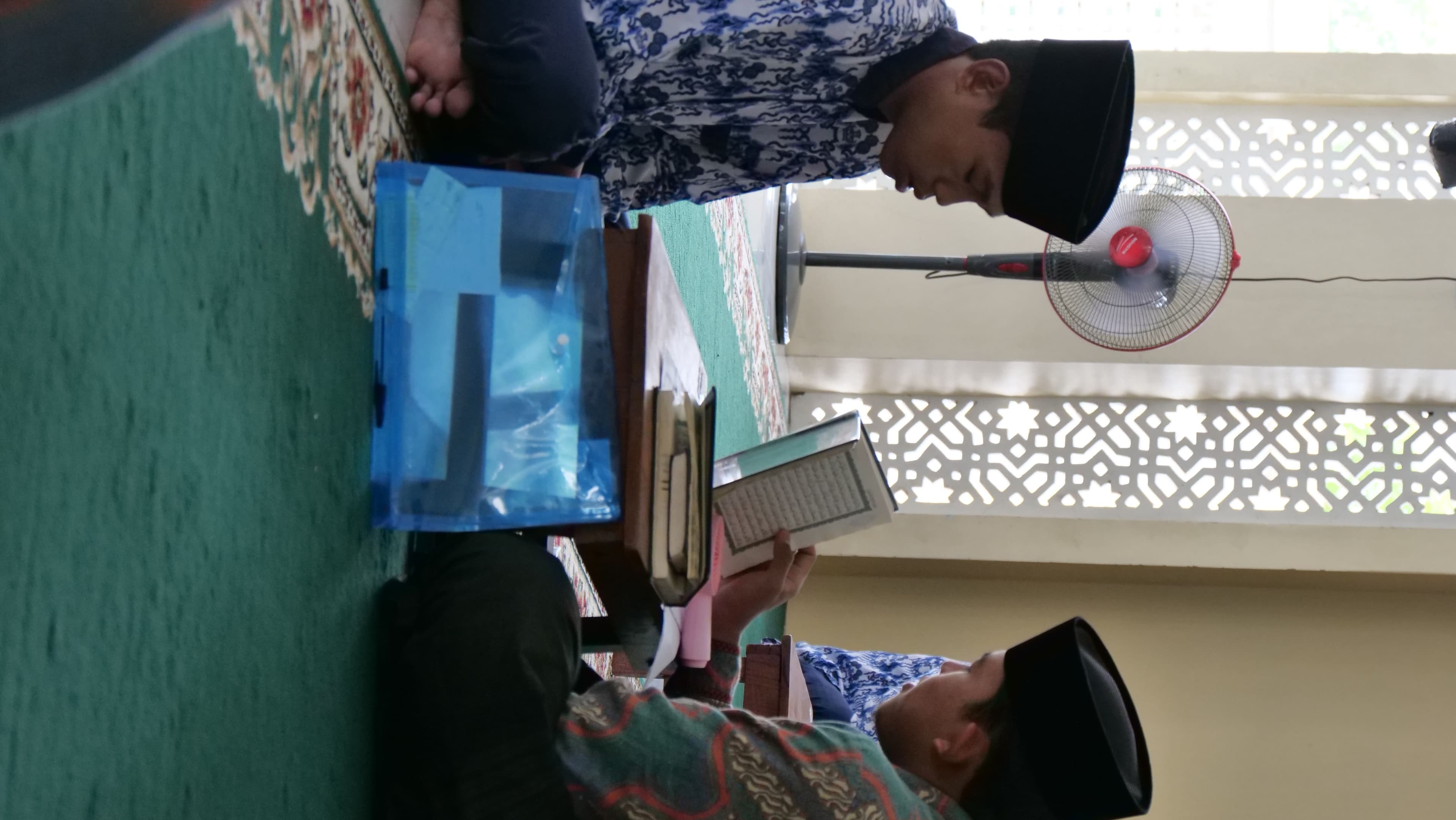 Pembelajaran kitab kuning santri putra Pesantren Gratis Klaten